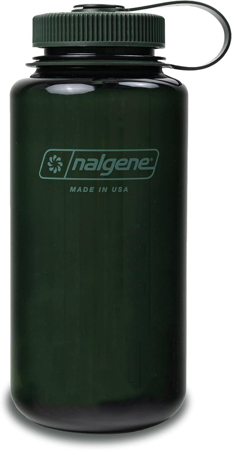 Nalgene Sustain Tritan Bouteille d'eau sans BPA fabriquée avec un matériau dérivé de 50 % de déchets plastiques, 0,47 l, goulot large, violet avec bouchon noir Nalgene Sustain Tritan Bouteille d'eau sans BPA fabriquée avec un matériau dérivé de 50 % de déchets plastiques, 0,47 l, goulot large, violet avec bouchon noir